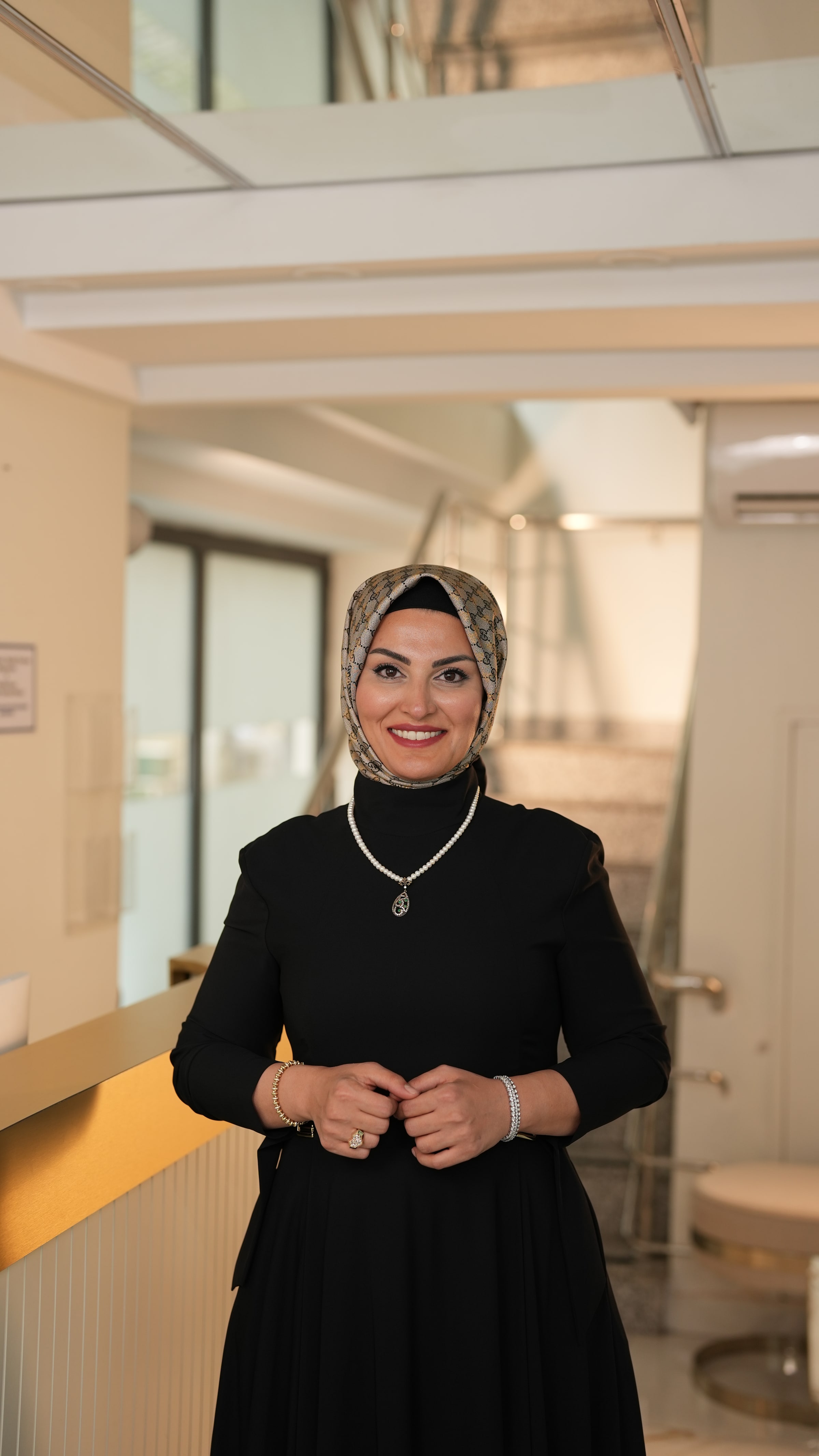 Dt. Ayşe Gözde Karakaya Gün klinikte